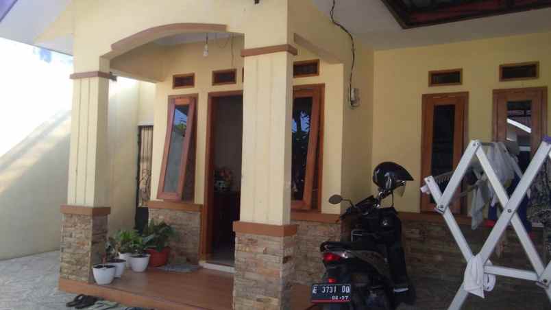 dijual rumah siap huni strategis