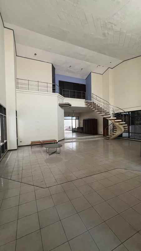 dijual rumah strategis di kertajaya indah