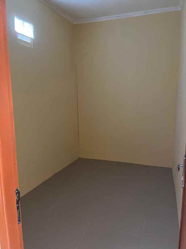 dijual rumah strategis di pengasinan sawangan depok