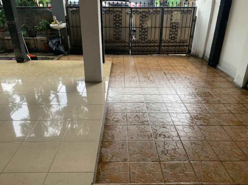 dijual rumah sukatani depok