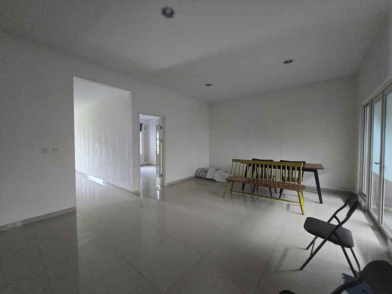 dijual rumah suvarna sutera cluster