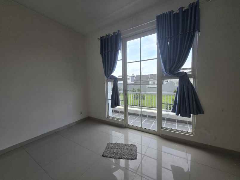dijual rumah suvarna sutera cluster