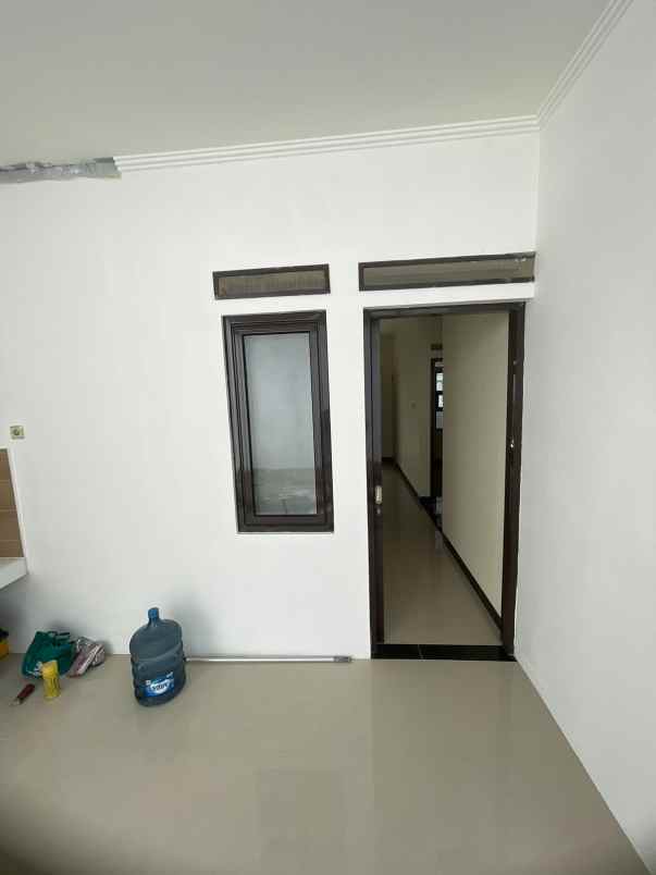 dijual rumah taman cihanjuang