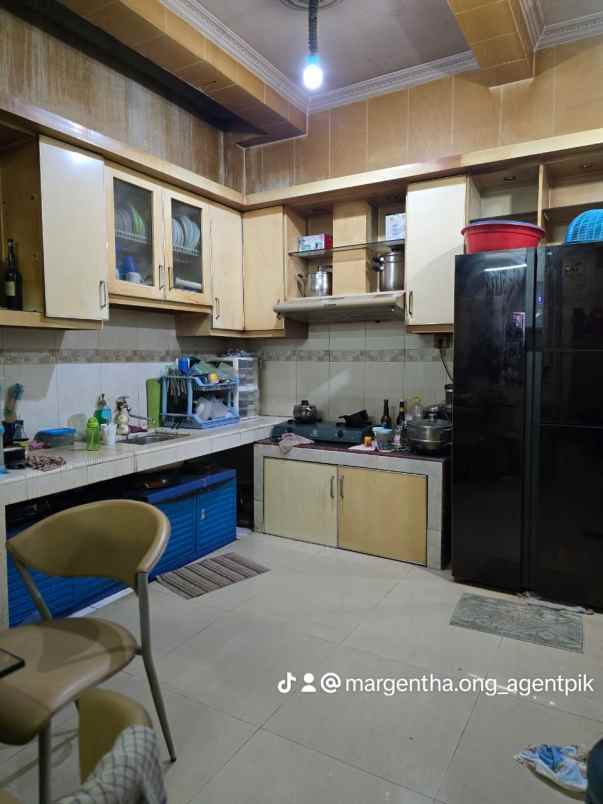 dijual rumah taman palem lestari