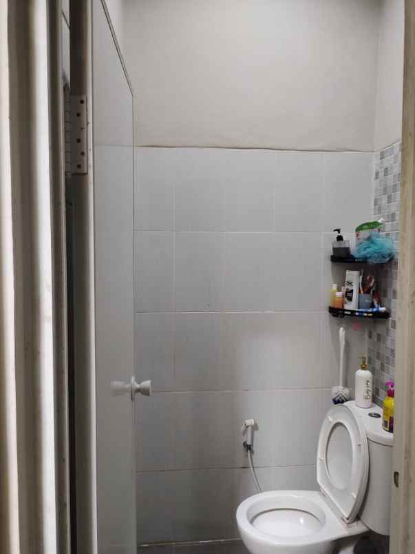 dijual rumah tambak medokan ayu