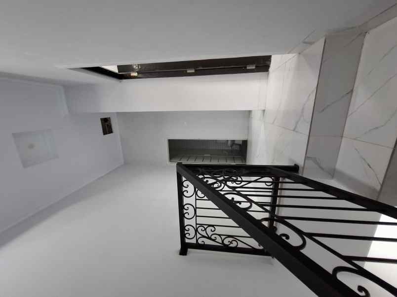 dijual rumah tanah baru