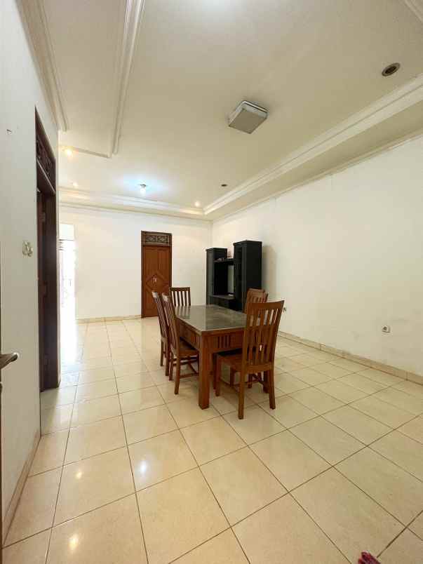 dijual rumah tanjung barat