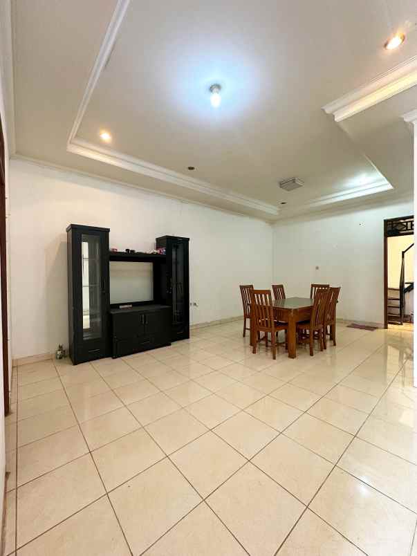 dijual rumah tanjung barat