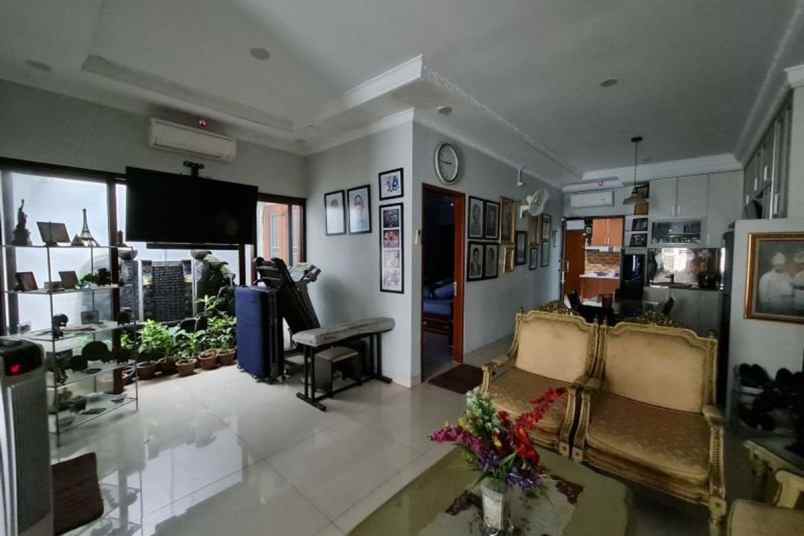 dijual rumah tanjung barat kec