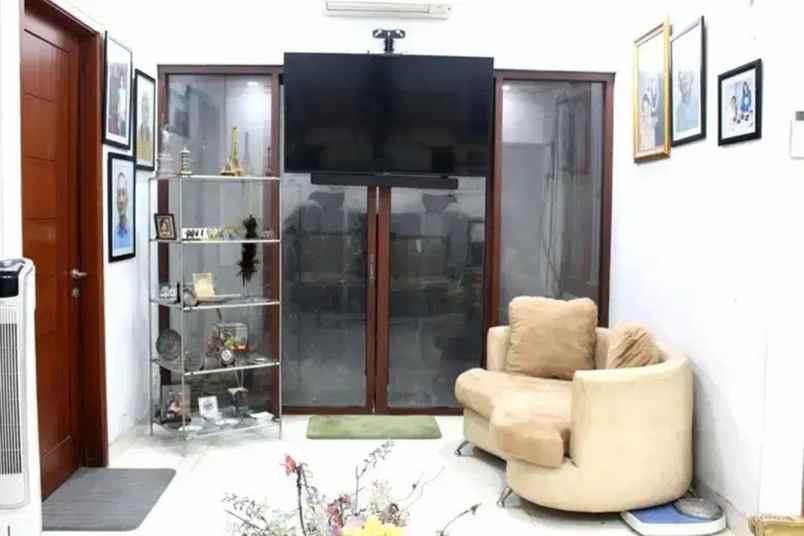 dijual rumah tanjung barat kec