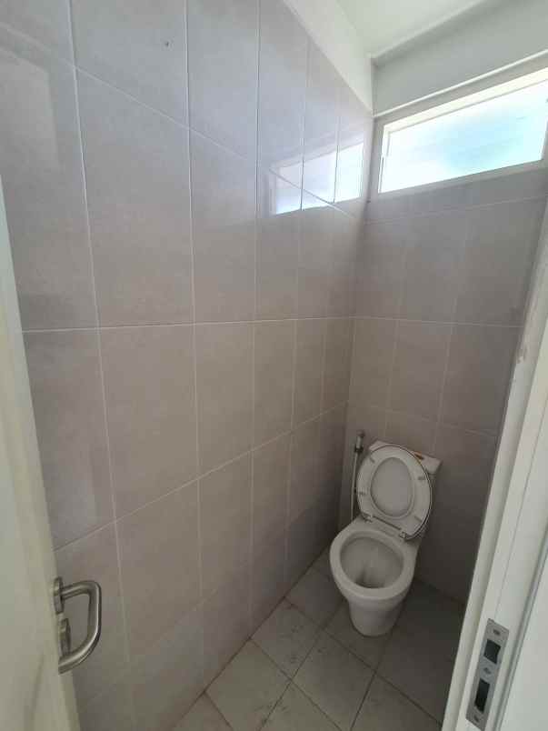 dijual rumah the oasia