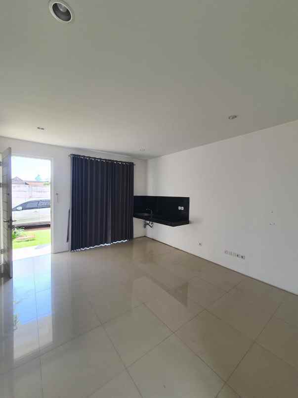 dijual rumah the oasia