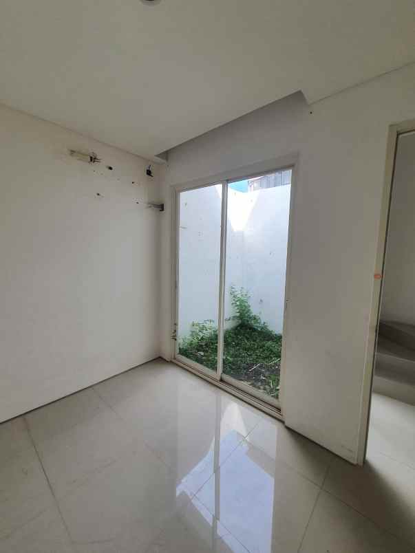 dijual rumah the oasia