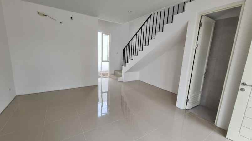 dijual rumah the oasia