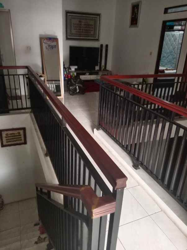 dijual rumah tingkat di gas alam cimanggis depok