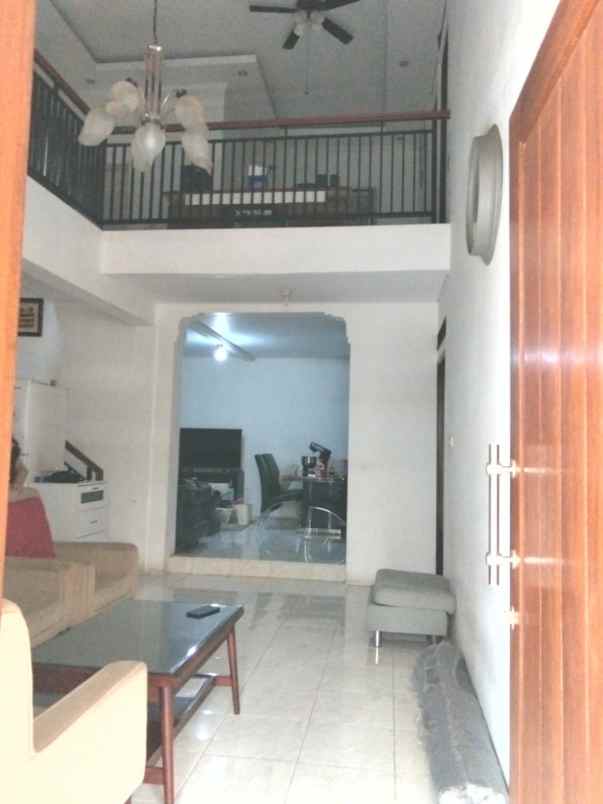 dijual rumah tingkat di gas alam cimanggis depok