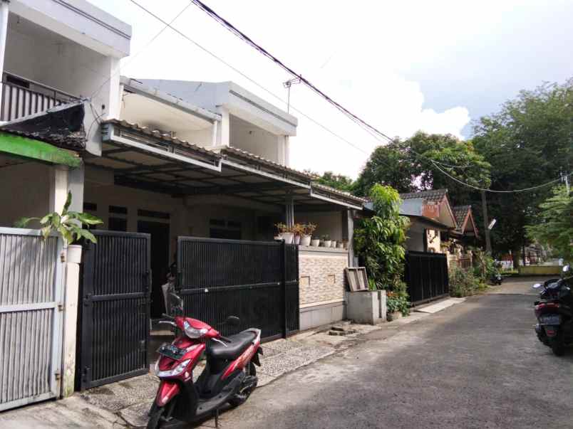 dijual rumah tingkat di gas alam cimanggis depok