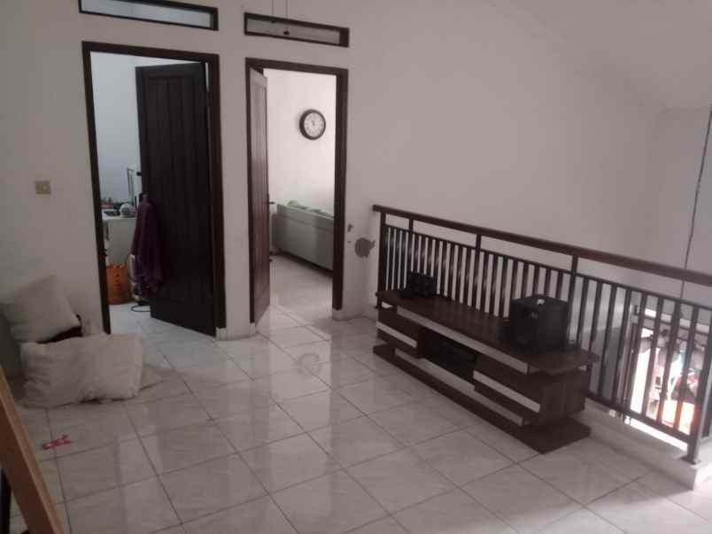dijual rumah tingkat di gas alam cimanggis depok