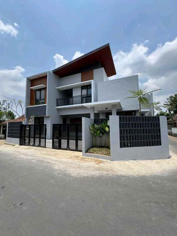 dijual rumah tlogoadi