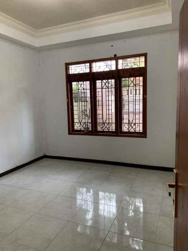 dijual rumah turangga