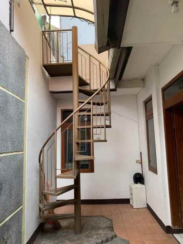 dijual rumah turangga