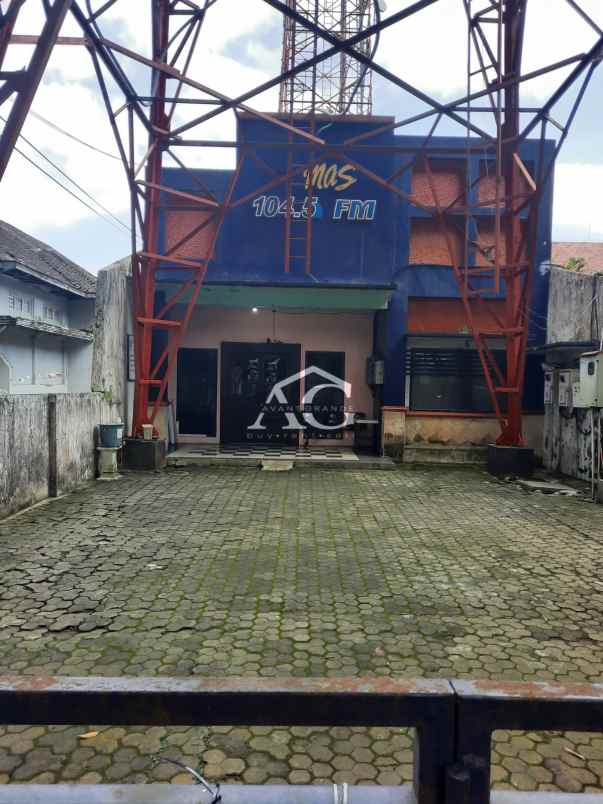 dijual rumah usaha cipto