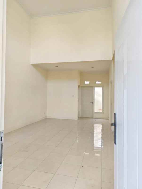 dijual rumah valencia icon puri surya