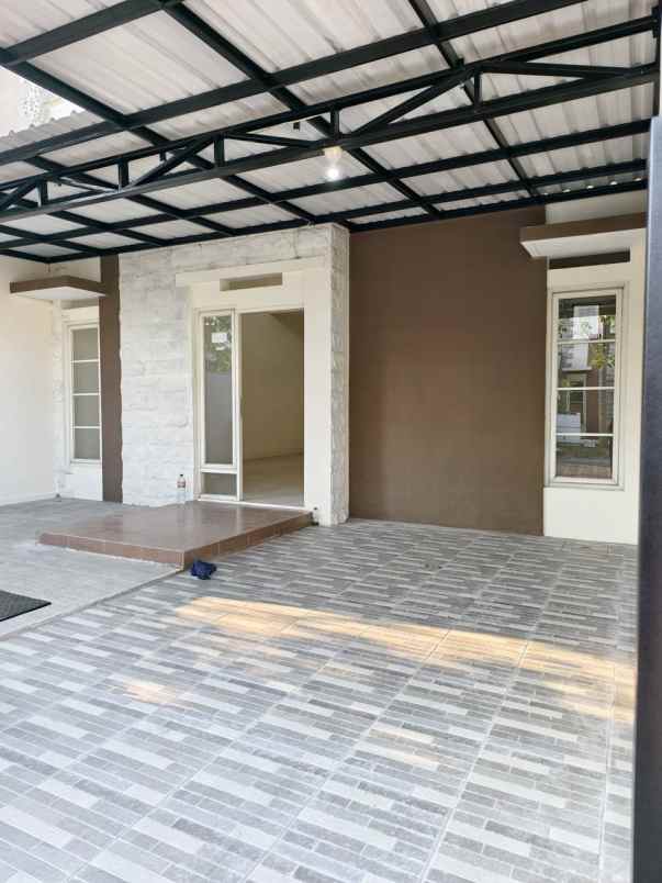dijual rumah valencia icon puri surya