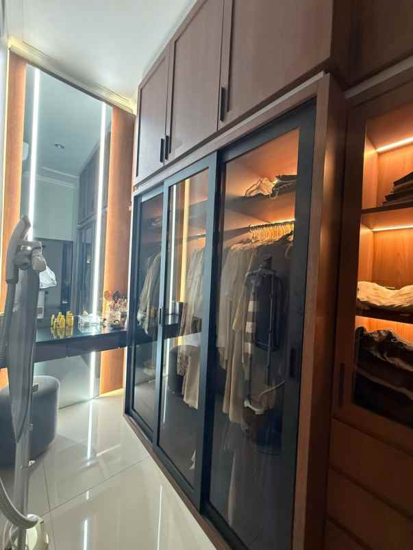 dijual rumah vila valensia pakuwon indah