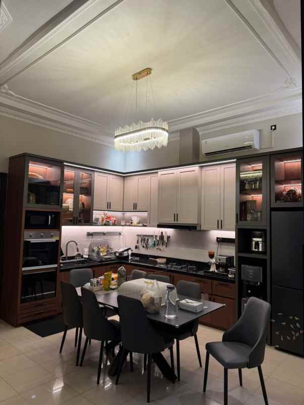 dijual rumah vila valensia pakuwon indah