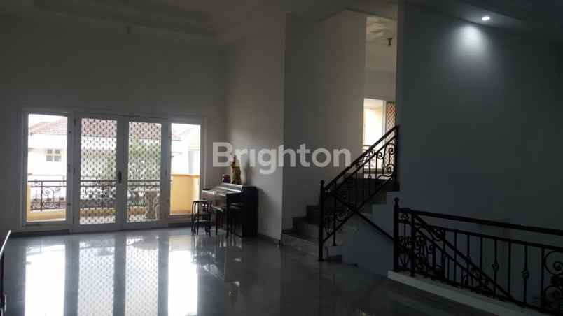 dijual rumah villa gapura