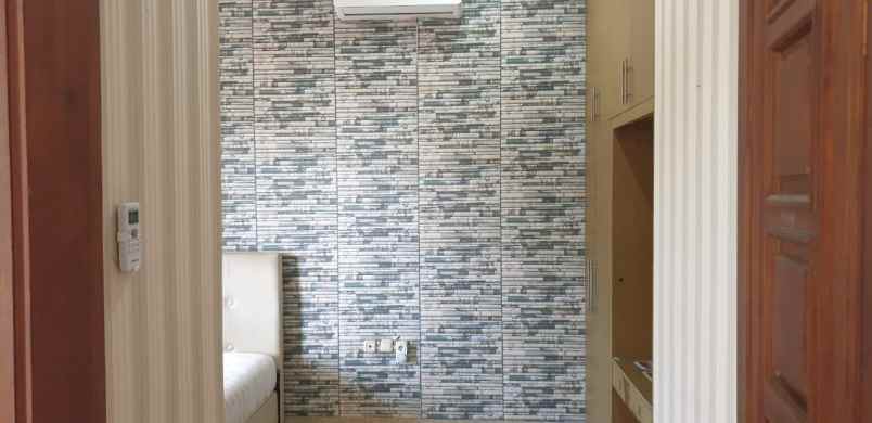 dijual rumah villa permata gading