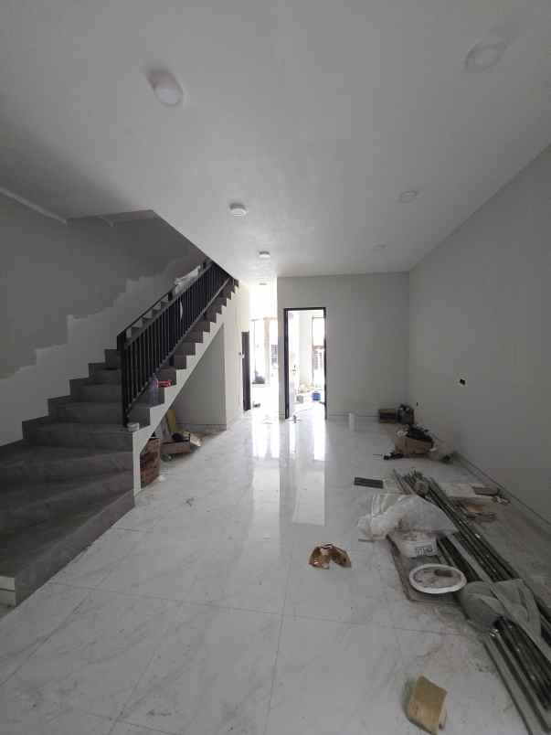 dijual rumah wisma mukti