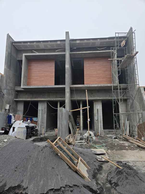 dijual rumah wisma mukti