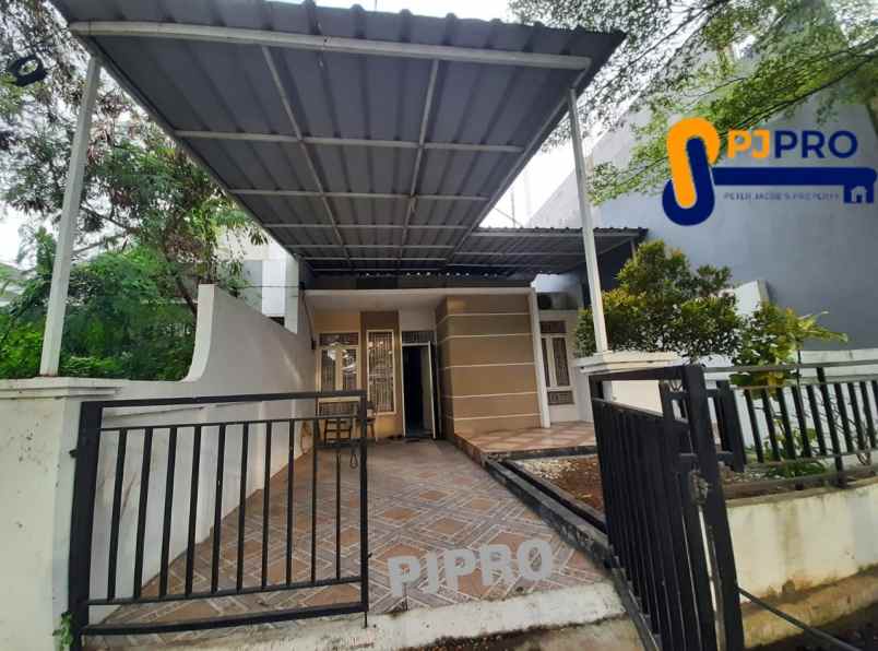 dijual satu unit rumah di daerah panjibuwono