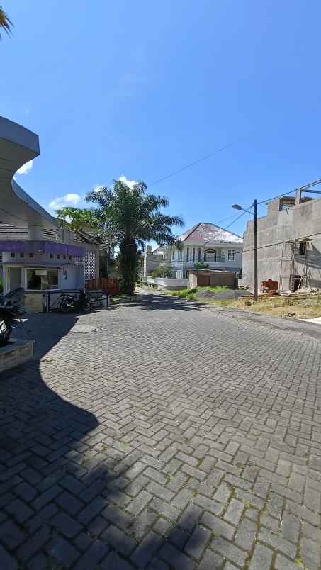 dijual villa jalan indragiri 2 blkg