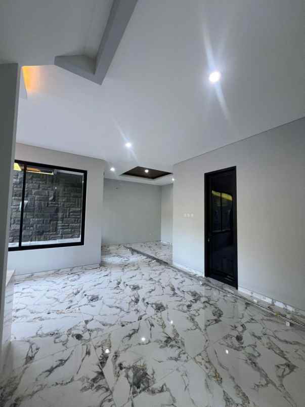 dijual villa jalan taman dayu