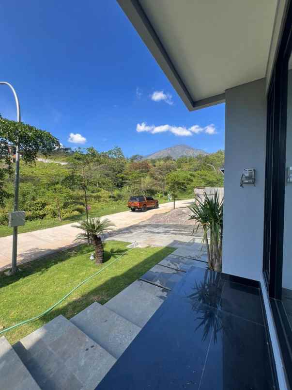 dijual villa jalan taman dayu