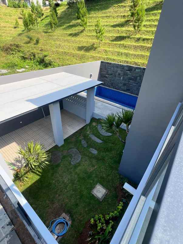 dijual villa jalan taman dayu