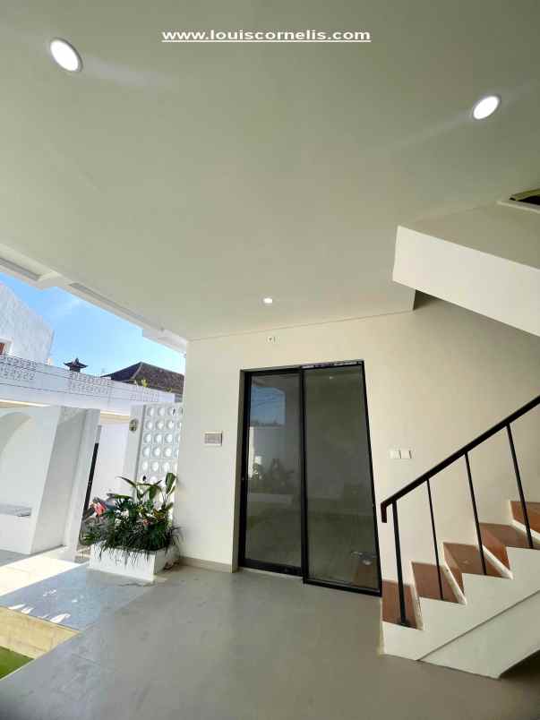 dijual villa jalan ungasan