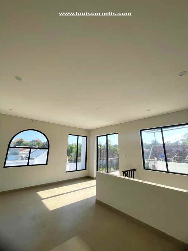 dijual villa jalan ungasan