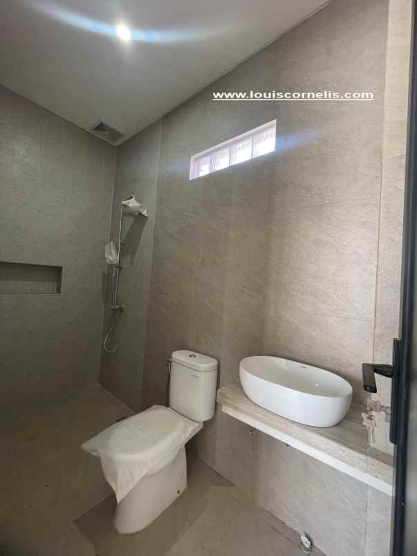 dijual villa jalan ungasan