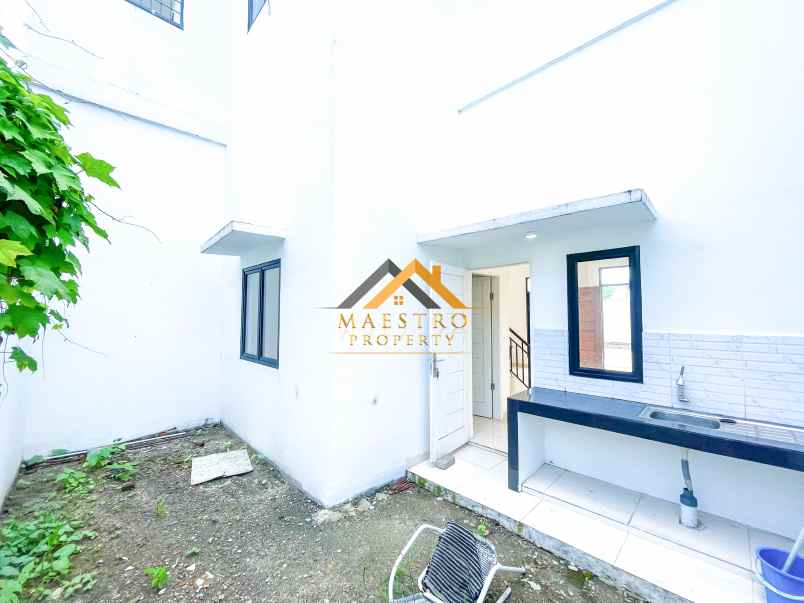 dijual villa komplek karya ville jalan