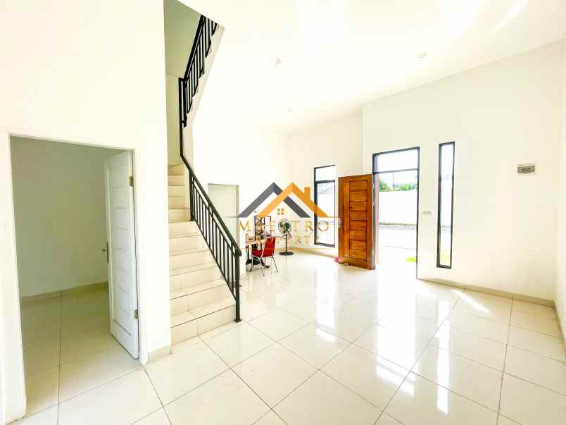 dijual villa komplek karya ville jalan