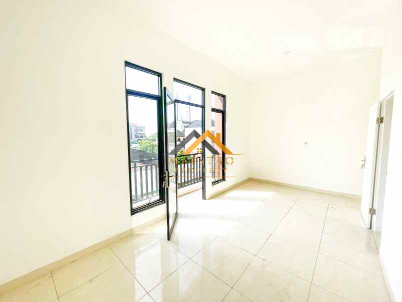 dijual villa komplek karya ville jalan