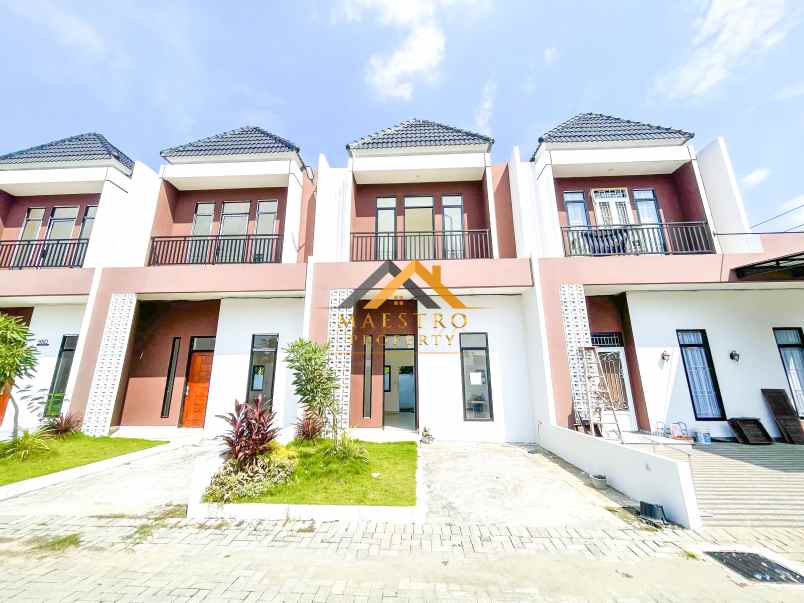 dijual villa komplek karya ville jalan