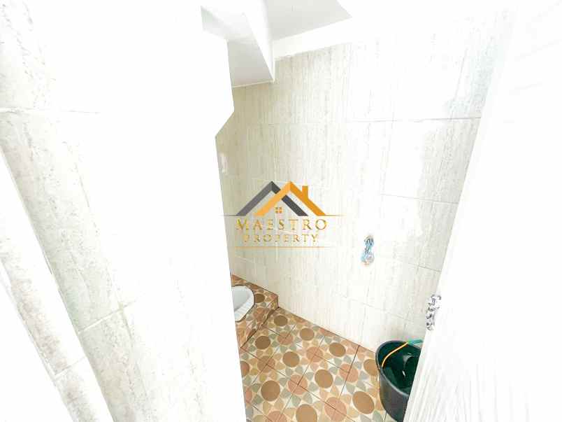 dijual villa komplek karya ville jalan