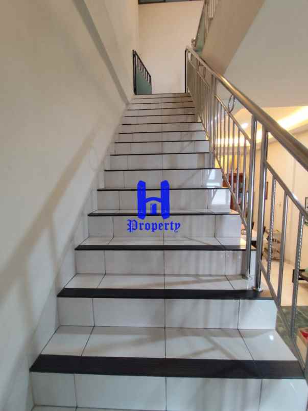 dijual villa komplek multatuli indah