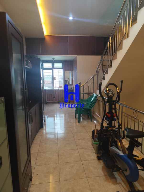 dijual villa komplek multatuli indah