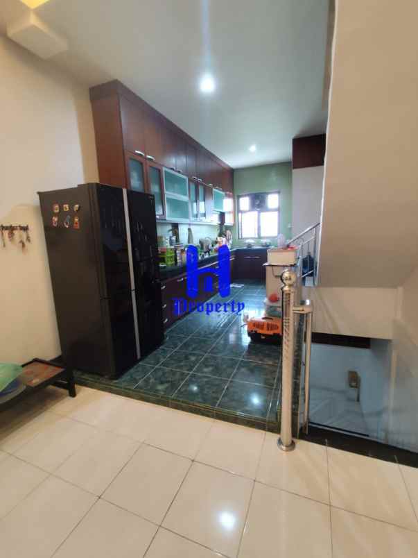 dijual villa komplek multatuli indah